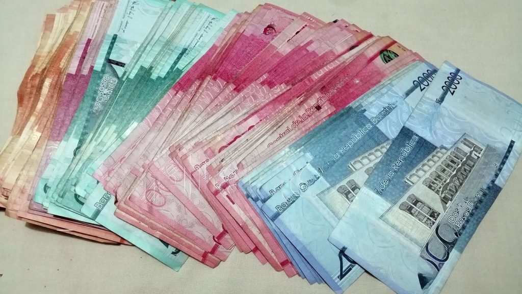 calcular el doble sueldo en república dominicana, peso dominicano
